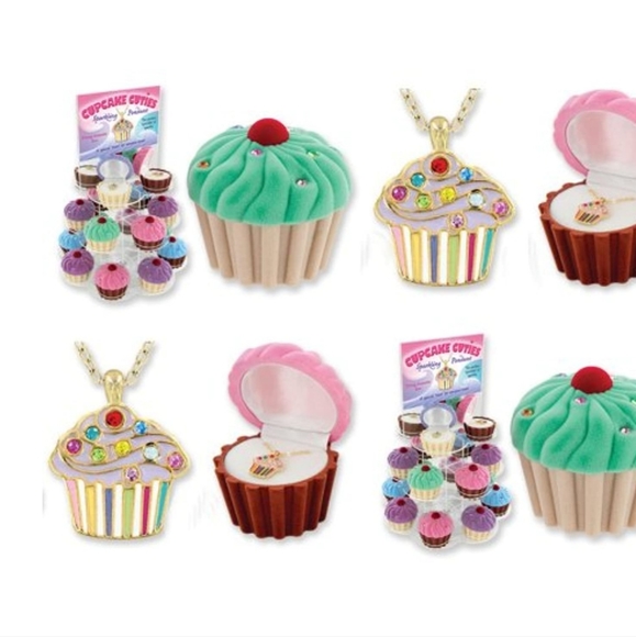 Cupcake 🧁 nacklace - Picture 4 of 4